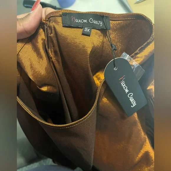 Voluminous Top with Waist Tie - Picture 5 of 9